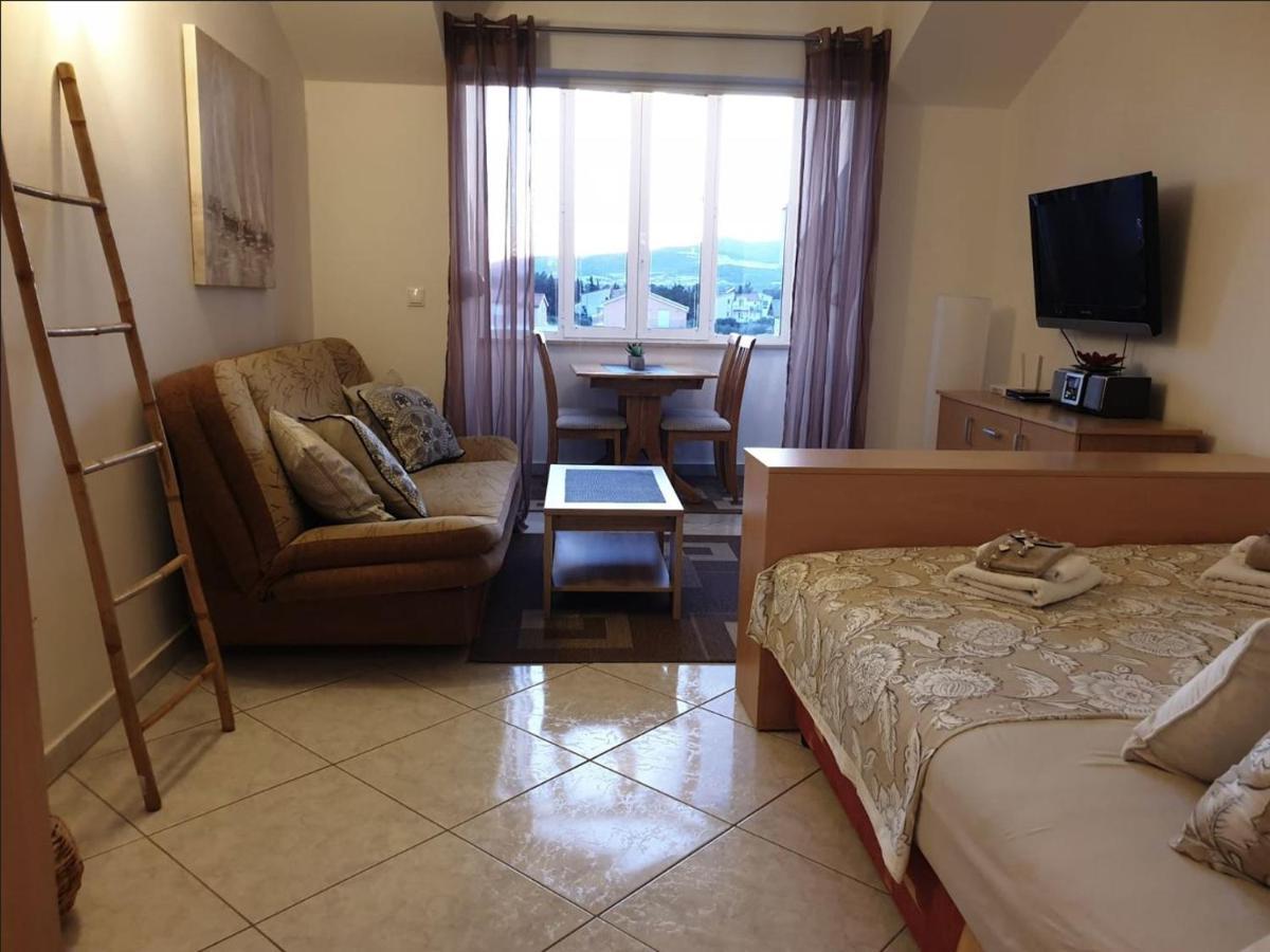 Apartment Eso Каштела Экстерьер фото